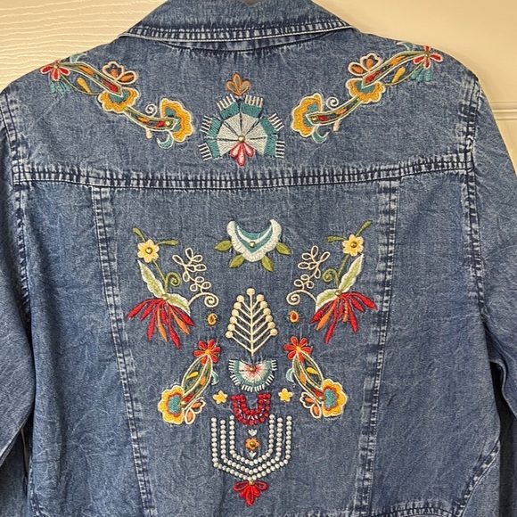Emma G Embroidered Denim Button-Up Shirt with Skirttail Back Hemline Size Lg - Picture 6 of 9